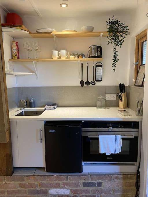 Cosy 1 Bedroom Country Lodge With Free Parking Watlington  外观 照片