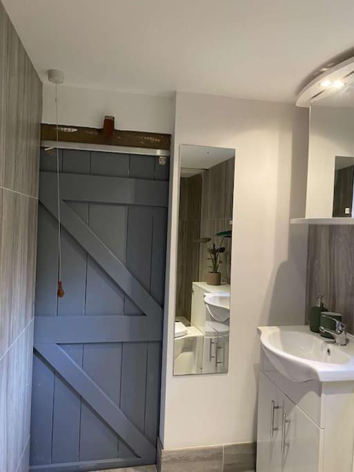 Cosy 1 Bedroom Country Lodge With Free Parking Watlington  外观 照片